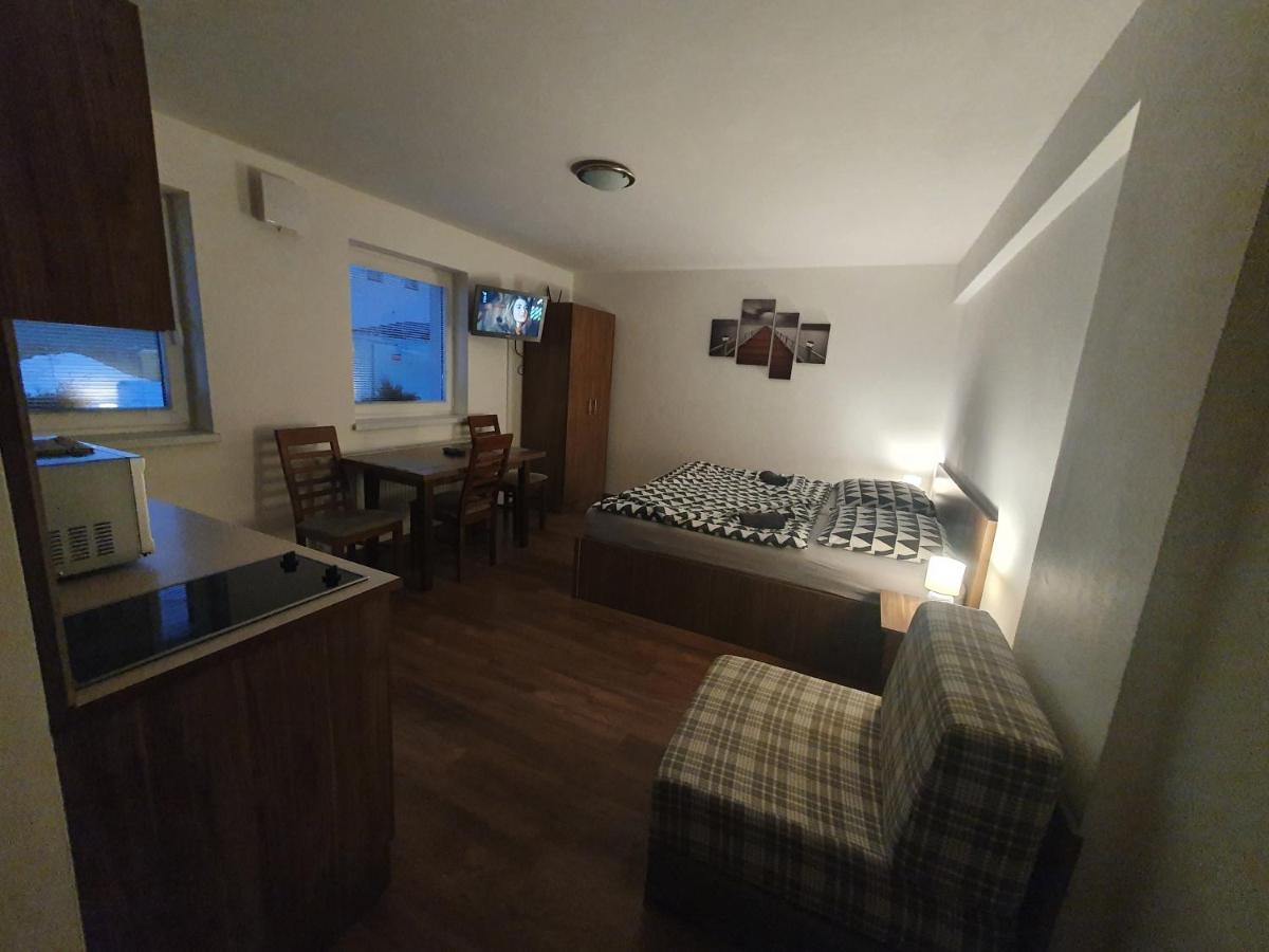 Apartmanovy Dom Stela Besenova Exterior photo