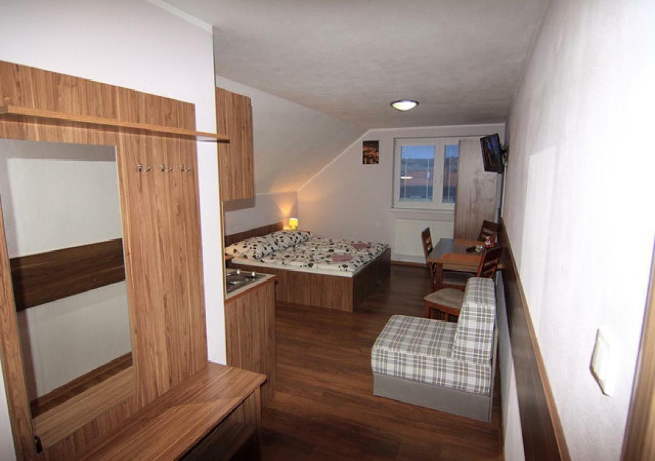 Apartmanovy Dom Stela Besenova Exterior photo