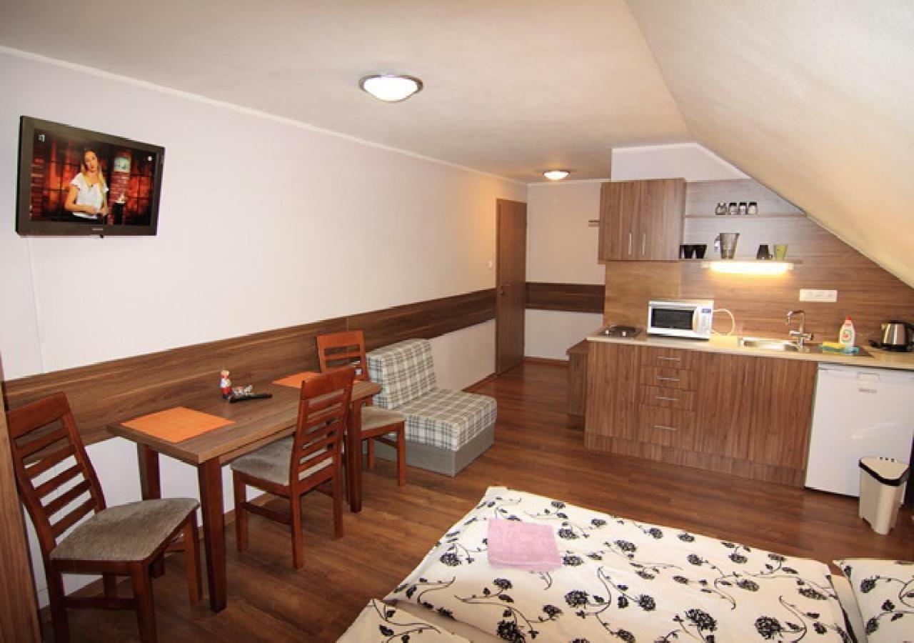 Apartmanovy Dom Stela Besenova Exterior photo